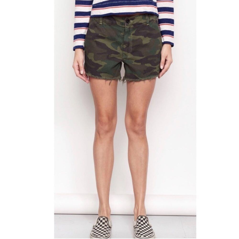 Sundry Camo Shorts w Side Stripe.